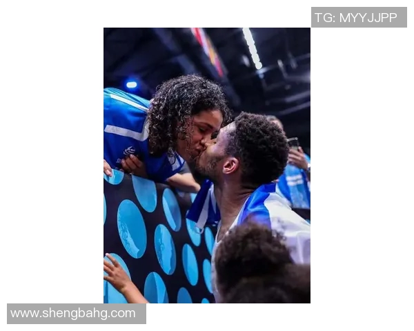 字母哥与足球明星的首次相遇引发的趣事与精彩瞬间分享 字母哥与足球明星的首次相遇引发的趣事与精彩瞬间分享