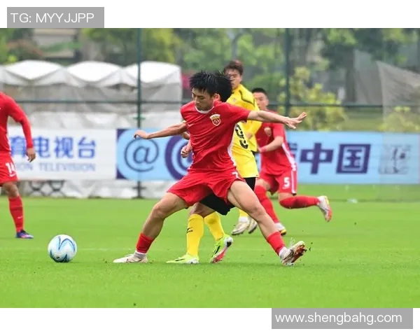 足球明星勇敢挑战冰水极限赛引发热议网友纷纷点赞支持