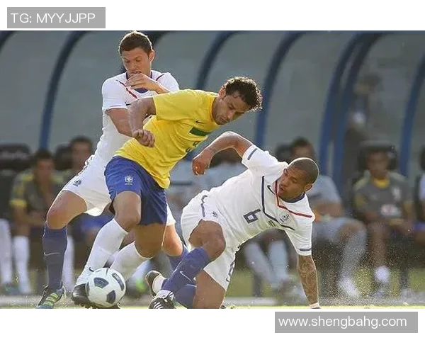 观战的足球明星背后的故事与他们对比赛的独特见解 观战的足球明星背后的故事与他们对比赛的独特见解